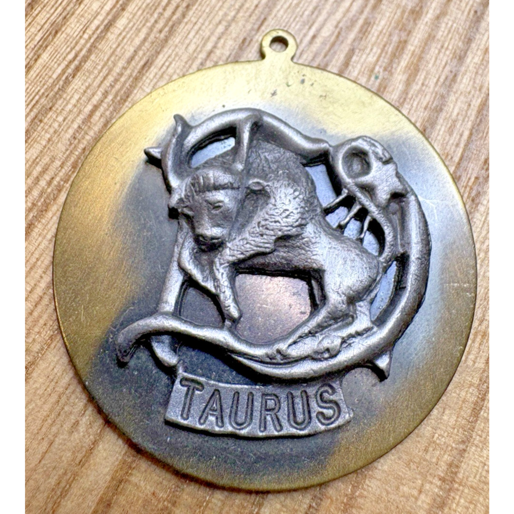 Vtg Taurus Round Pendant Zodiac Astrology Sign April 20 May 20 Brass Pewter Bull